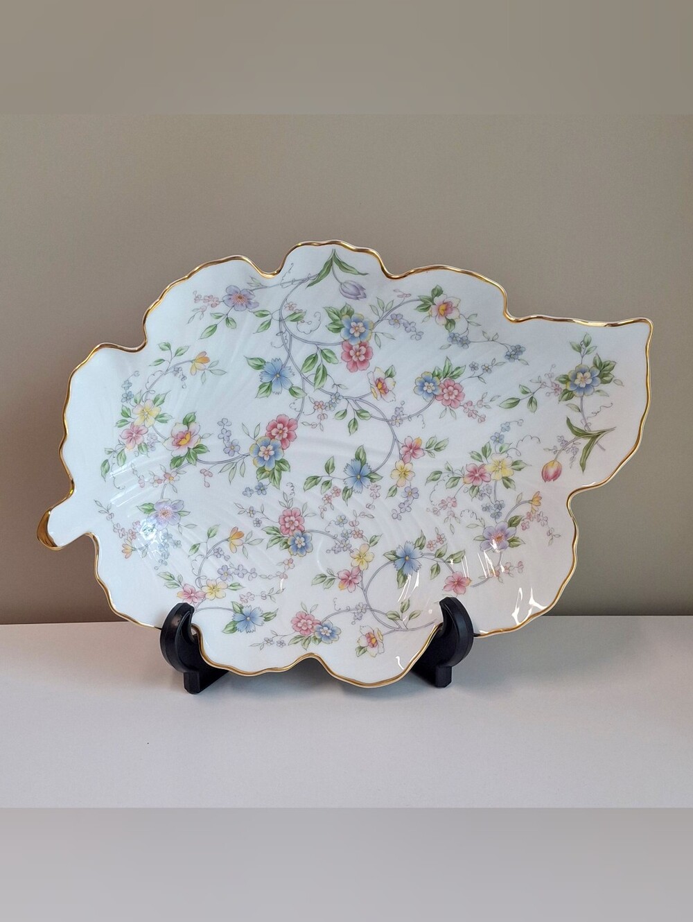 Andrea By Sadek Corona Leaf Shaped Plate Flowers Floral Print
